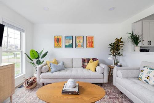 Thompson's Station House | Immaculate Sleeps 8 Fire pit Grill Fam Amenities