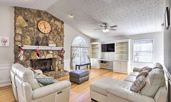 Suwanee House | Immaculate Suwanee House w/Pool & Game Room!
