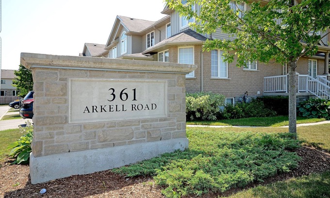 Guelph House | Immaculate townhouse in highly sought-after South-end of Guelph