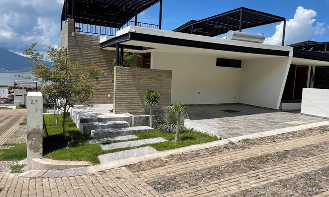 Guadalajara House | Immerse yourself in luxury at our exclusive lakeside retreat at Chapala Lake