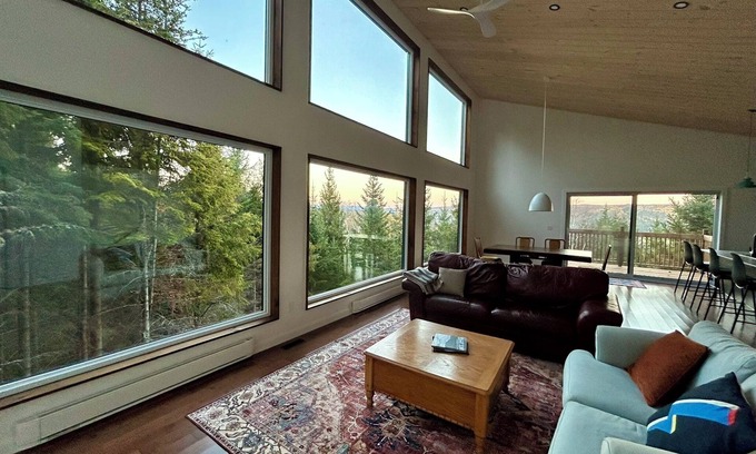 Baie-St-Paul Ski Chalet | Immerse yourself in nature, perched in the forest!