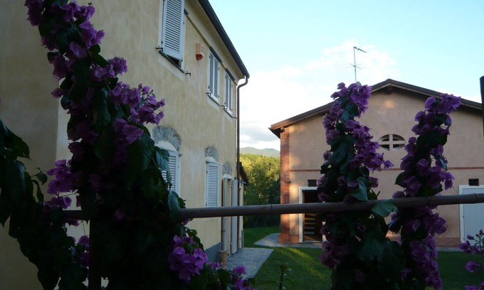 Sarzana House | Immersed in a private secular park, equidistant from Cinque Terre and Versilia