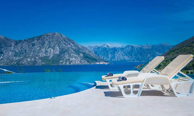 Kotor Old Town Apartment | Impeccable 1-bed Apartment in Morinj