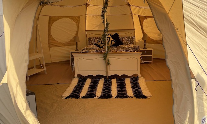 Holyhead Cabin | Impeccable 1-Bed Bell Tent near Holyhead