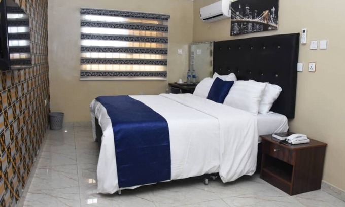 Epetu Cabin | Impeccable 1-Bed Executive Luxury Hotel Apartment