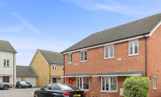 Havering House | Impeccable 3-Bed House in Hornchurch