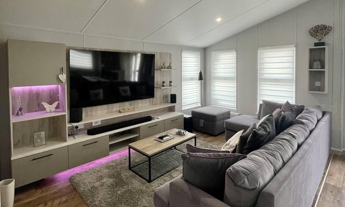 Camber Cabin | Impeccable 3- bed luxury Lodge in Camber Sands