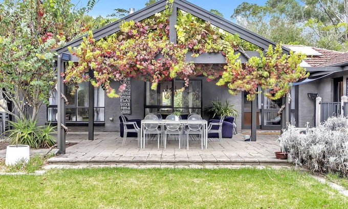 Flaxley House | Impeccable 4-Bed Rural Premium Escape with Pool