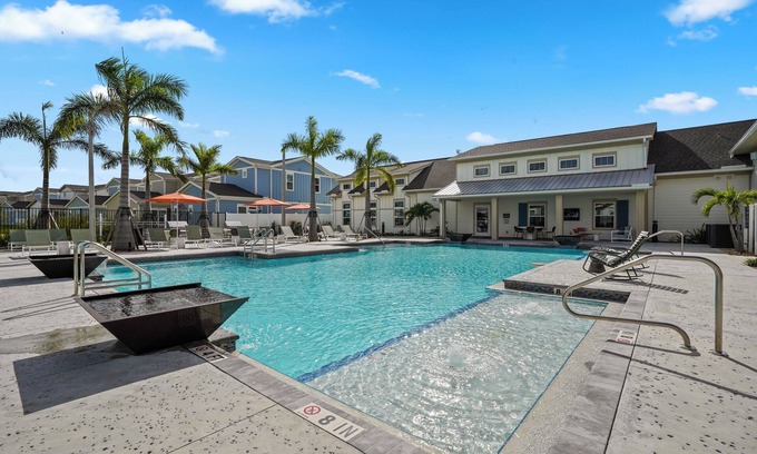 Port Saint Lucie House | Impeccable Amazing house with Heated Pool, 24hr GYM- BBQ-mins to HCA Hospital