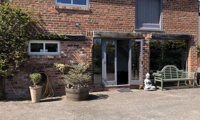 York Cottage | Impeccable cottage suitable for 2 adults & 1 child