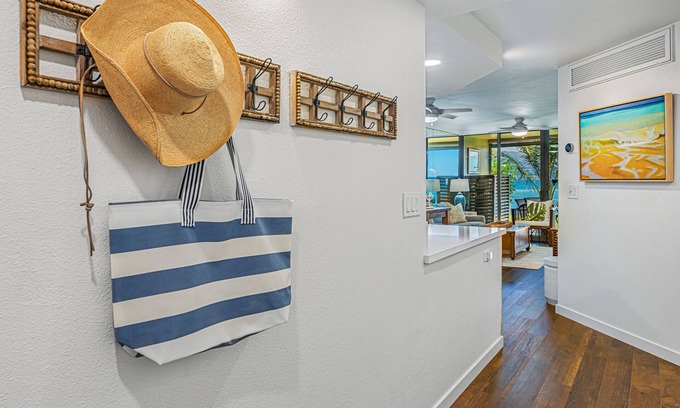 Maalaea Condo | IMPECCABLE! LUXURY GROUND FLOOR DIRECT OCEANFRONT. 50' TO THE TURTLE SANCUARY!