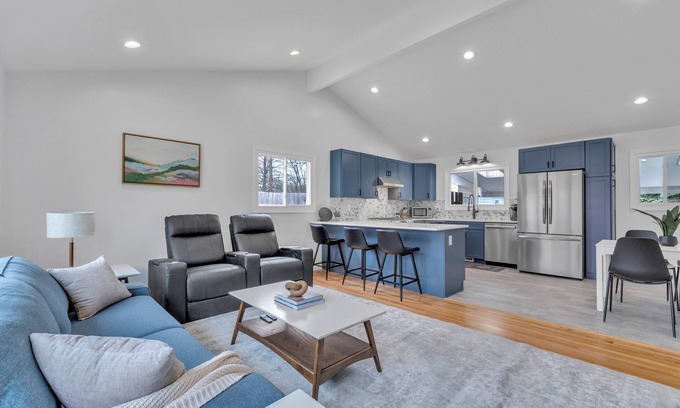 Allen House | Impeccably Designed Ann Arbor Home, 3 Bed 2 Bath, Quiet area