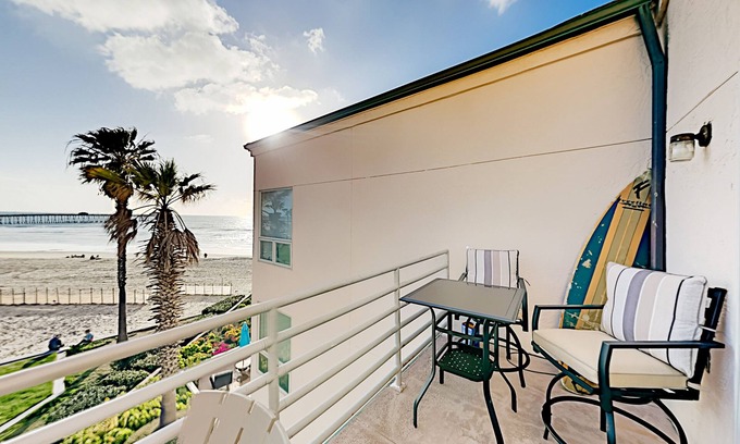 Imperial Beach Condo | Imperial Beach Club Unit 303 Oceanfront condo, direct beach access, pool, hot tub, & private balcony