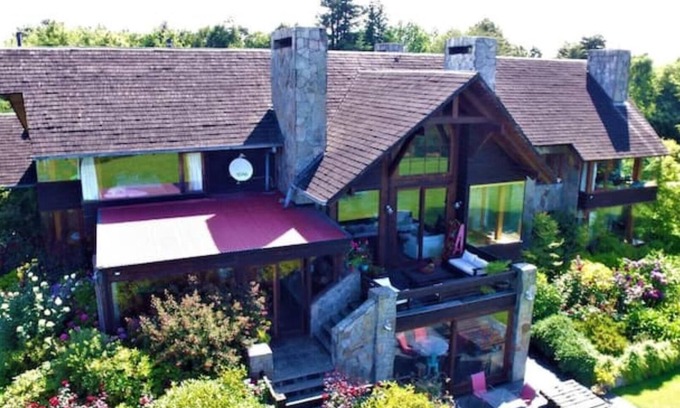 Puerto Varas House | Impresionante Casa con Vista al Lago y Volcanes