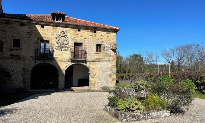 Entrambasaguas House | Impressive 18th century farmhouse from Montañes.
