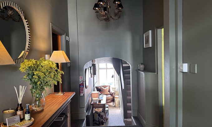 Tavistock Apartment | Impressive 3 bedroom apartment, Tavistock, Devon