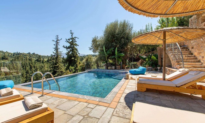 Maheri Villa | Impressive & Beautifully Restored House - 2 Self-Contained Suites, Private Pool & Stunning Views!