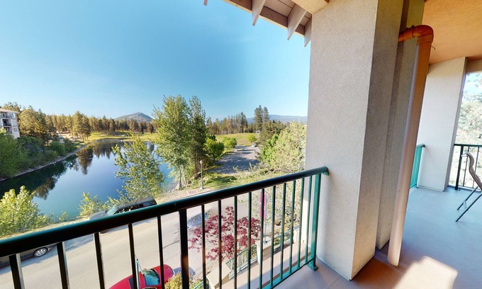 Quail Ridge Apartment | Impressive Deck With Lake View Studio - 301B