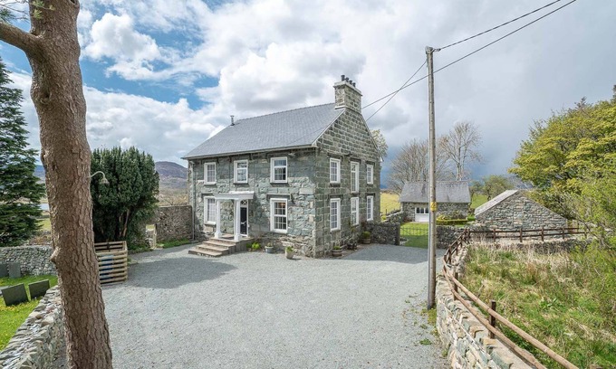 Trawsfynydd Cottage | Impressive Property At The Foot Of The Rhinog Mountains | Rheithordy