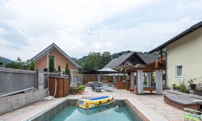 Pinsdorf House | Impressive holiday home in Pinsdorf with pool