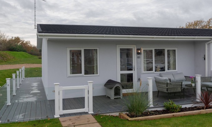 Oulton Broad Ski Chalet | "Impressive Modern Chalet"