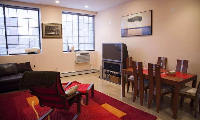 Queens Apartment | Impressive NYC Apartment, 15 Min To Manhattan