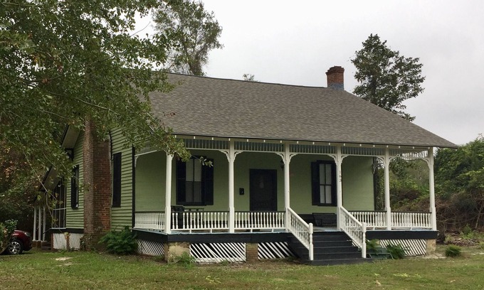 Society Hill House | In 1840 Burn Cottage