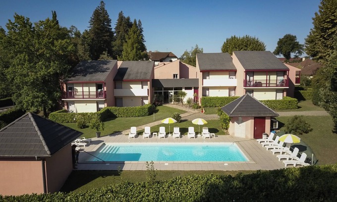 Salies-de-Bearn Apartment | In a family residence with pool