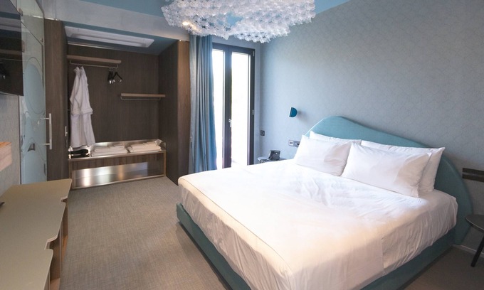 San Giuliano a Mare Apartment | In A Light Wave: Il mare, l’acqua. Flexibility and inclusiveness