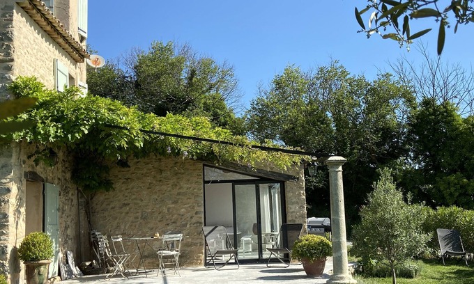 Pierrerue House | In a very huge Provencal landscape, you will hear silence and cicadas