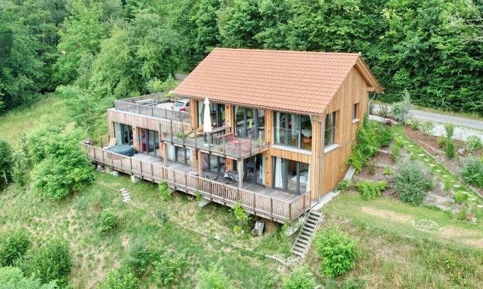 Obernzell House | In an exclusive secluded location a dreamlike vacation home with a breathtaking view of the Danube
