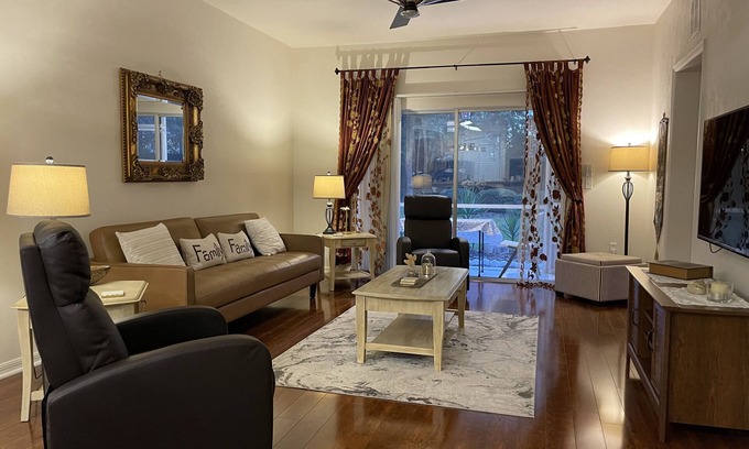 Gainesville Condo | In-City Comfort: Condo Getaway