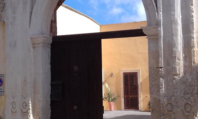 Martignano House | In Grecìa Salentina, at 15 minutes from Lecce and the Adriatic coast, a "courtyard house" seventeenth century with large garden
