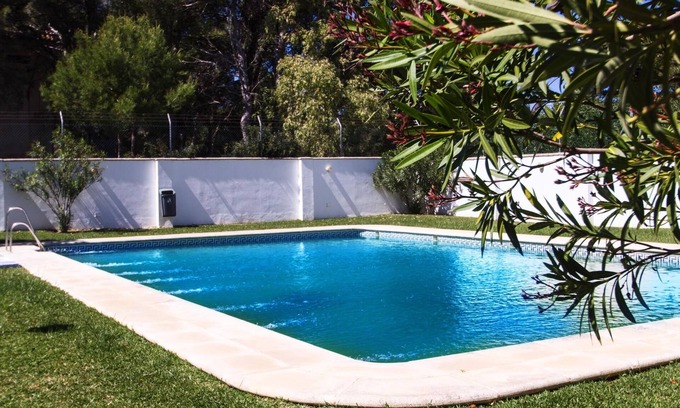 Conil de la Frontera City Center Apartment | In La Atalaya, 350 mts from the beach, pool