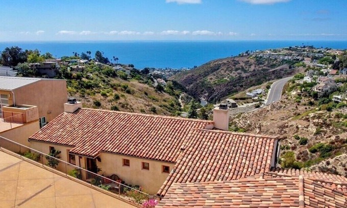 Top of the World House | In Laguna Beach 30 days minimum