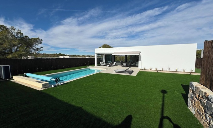Lo Rufete Villa | In Lascolinas, one off the most beautiful golf course, a new hypermodern house