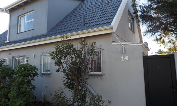 Bloubergstrand Apartment | In Table View , 5 Min From Bloubergstrand Beach Lies Our "Studio Near The Beach"