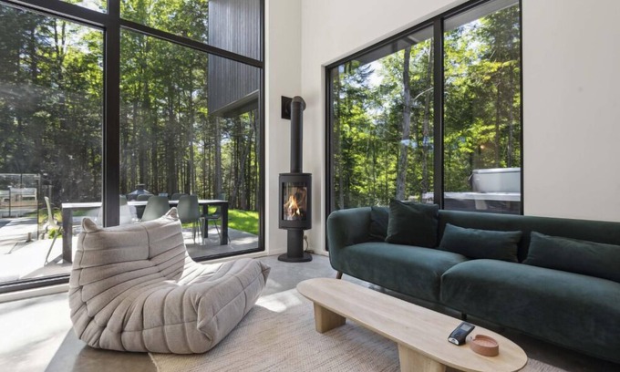 Saint-Etienne-De-Bolto Ski Chalet | In the middle of the Eastern Townships. At the really top of a small mountain with no neighbors. 10 minutes from Magog and Orford. 20 mins from Bromont and Owl's Head. 5 minutes from Eastman village.