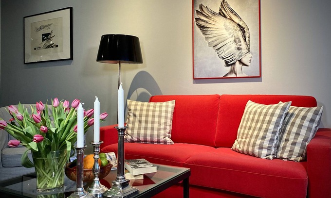 Augustenstraße Apartment | In the center, 2-room-apartment, 75sqm, 20% DISCOUNT from 1 month! W-Lan, TG, partly with AC!