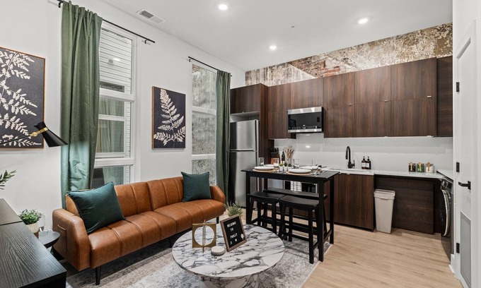 Old City Apartment | In The Center of Old City Philly- Walker Paradise!