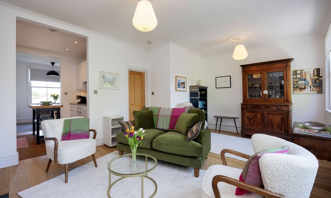Hammersmith Broadway Apartment | In the Clouds, by Veeve