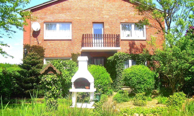 Schwabstedt Apartment | In the footsteps of Theodor Storm. Quiet rural idyll - back to nature.