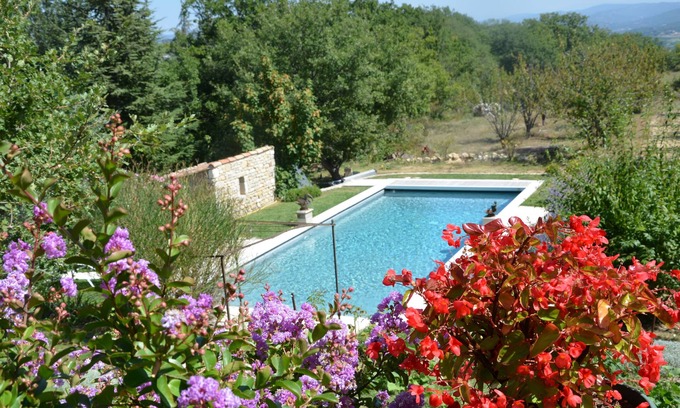 Castellet Villa | In the heart of the Grand LUBERON, a SWIMMING POOL, CALMNESS