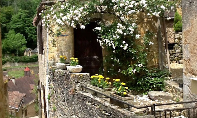 Beynac-et-Cazenac House | In the heart of the village, a breathtaking view of the river.