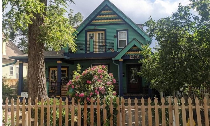 Colorado Springs Apartment | In the Heart of OCC overlooking W. Colorado Ave-Electric Avenue @ Captain's Cove