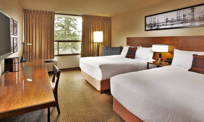Wilburton House | In The Heart of Bellevue Attractions! Pets Allowed, Free Parking, Onsite Pool