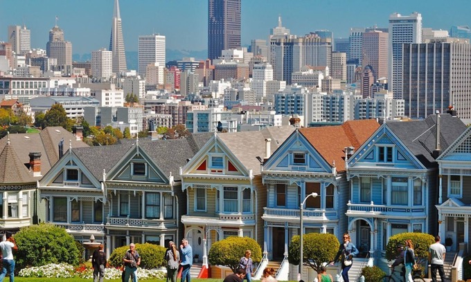 East End Apartment | In the Heart of it All! 2 Classy Units, Free Breakfast, Minutes to Oracle Arena