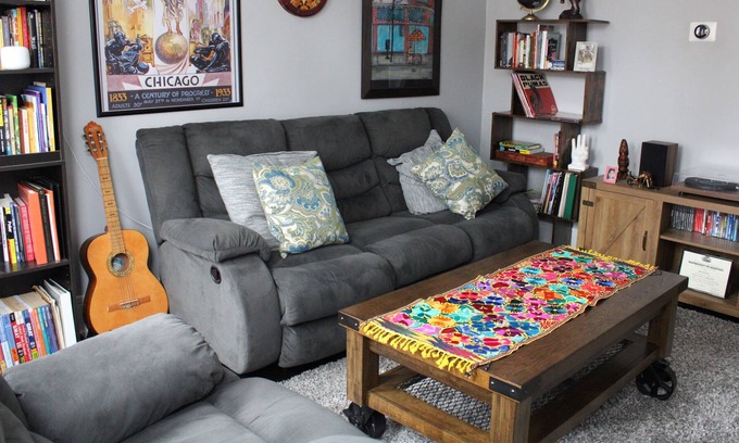 Little Village Apartment | In the Heart of Little Mexico! Shared Stylish Apartment in Chicago