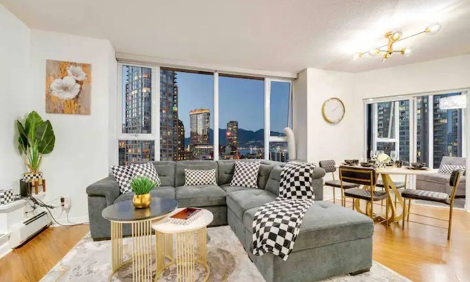 Crosstown Apartment | In the Heart of the City | 6 Sleeps | Pool & Sauna | Parking | Gym| Pool & Sauna