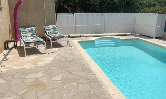 Reillanne House | In the heart of the Luberon Luxury apartment with private heated pool in a quiet